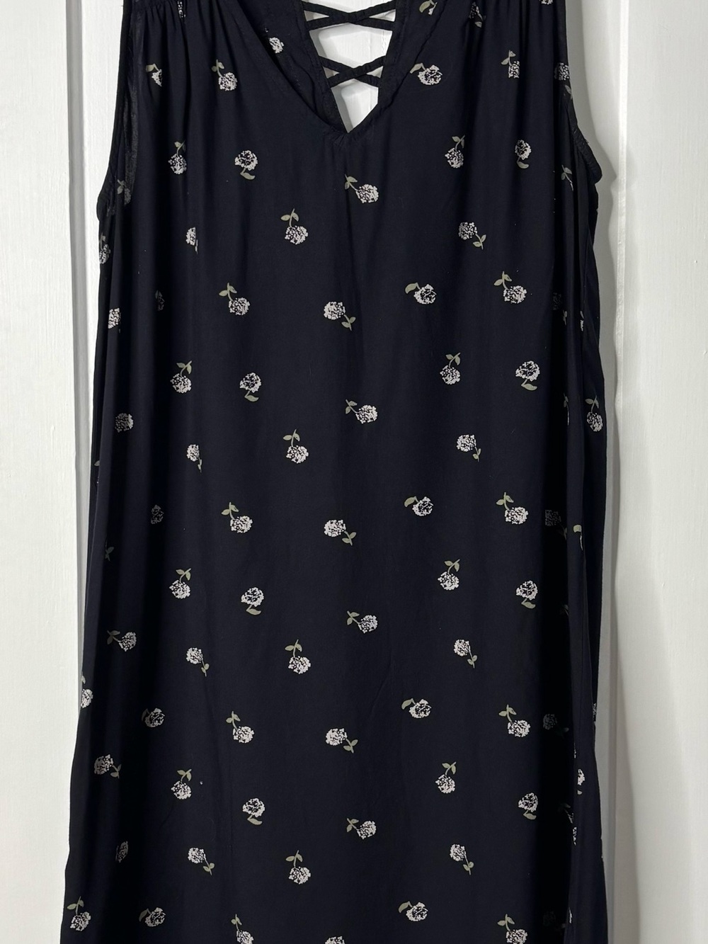 Women's Black Floral Crisscross Neck Midi Dress